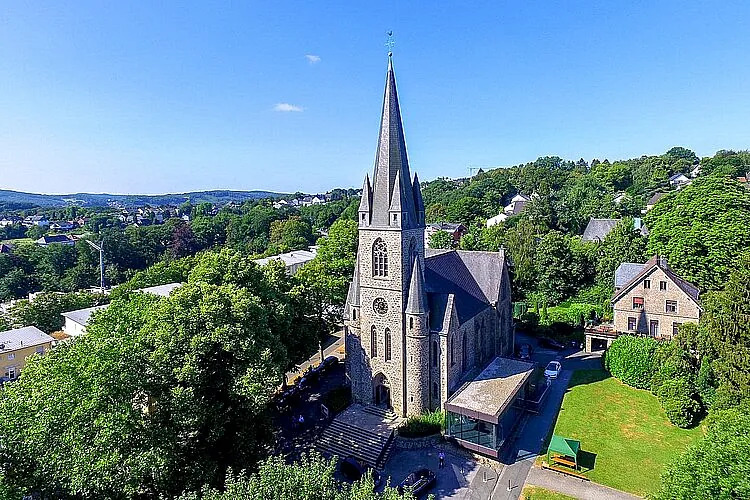 Luftbild Kirche Bommern
